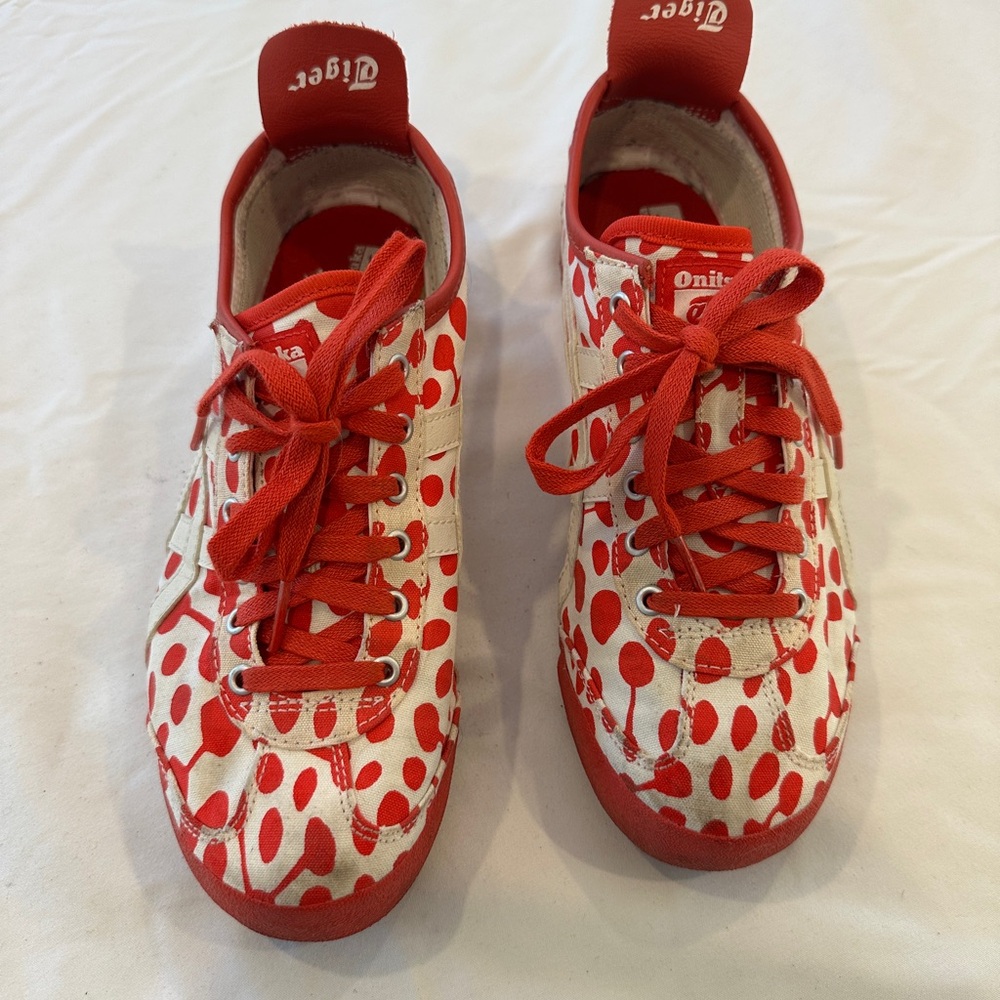 Onitsuka Tiger 37.5 Red polka dots on white